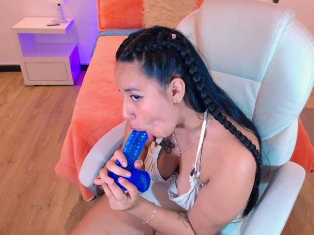 Live sex webcam photo for MeryTemplatio #272534122