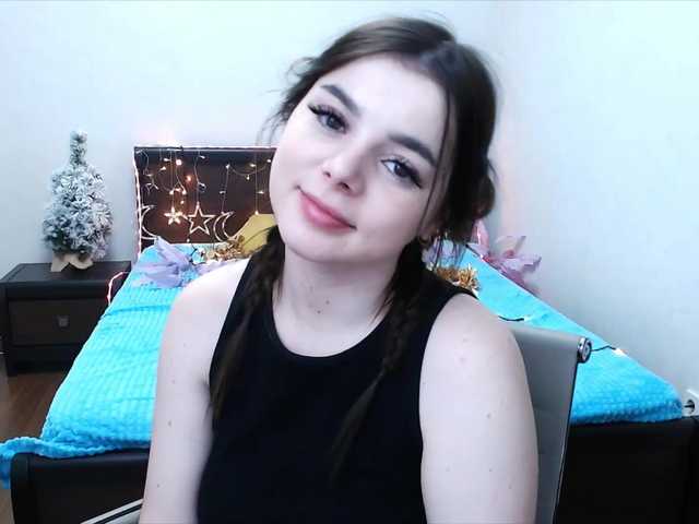 Live sex webcam photo for MessyRosa #277075961