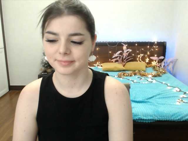 Live sex webcam photo for MessyRosa #277138895