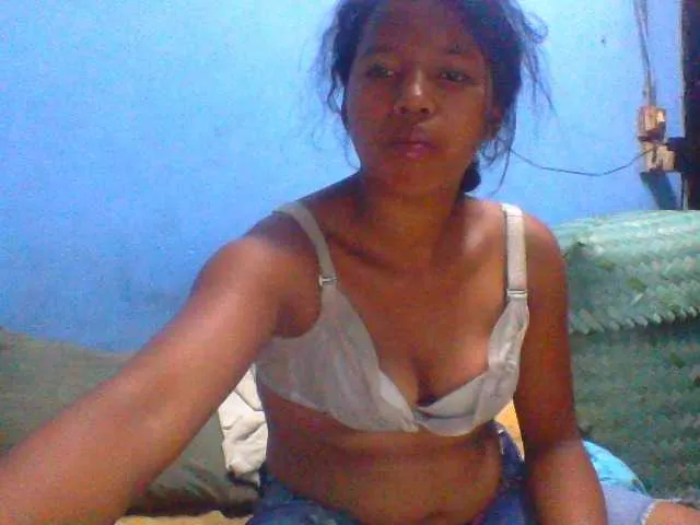Live sex webcam photo for Metissia #271911412