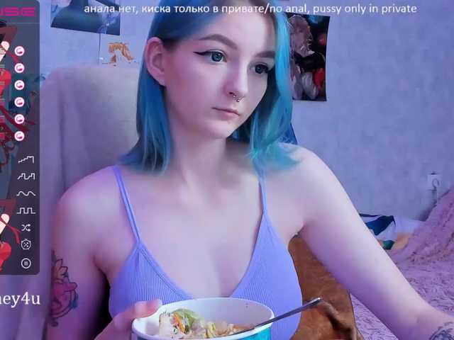 Live sex webcam photo for Mey4U #275951889