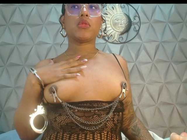 Live sex webcam photo for Meyer-lucia77 #291349695