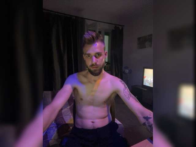 Live sex webcam photo for Mgperson2 #276089947