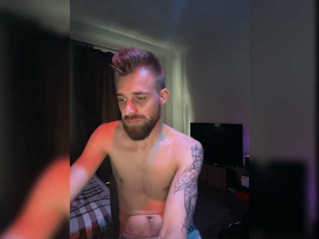 Live sex webcam photo for Mgperson2 #276390012