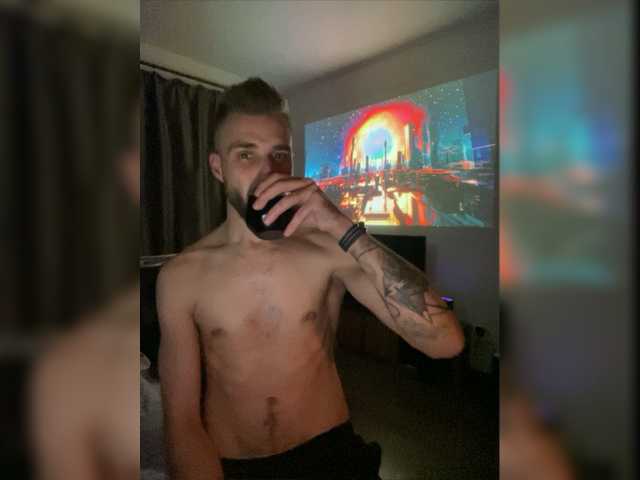 Live sex webcam photo for Mgperson2 #276763360