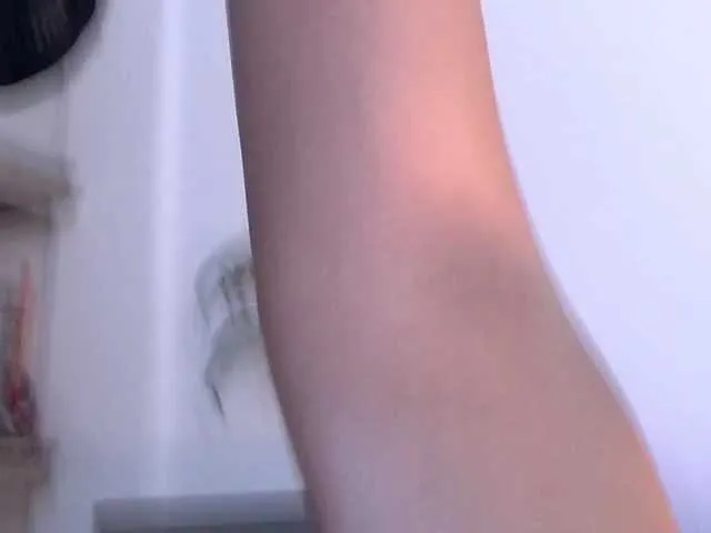 Live sex webcam photo for Mia-4u #276777974