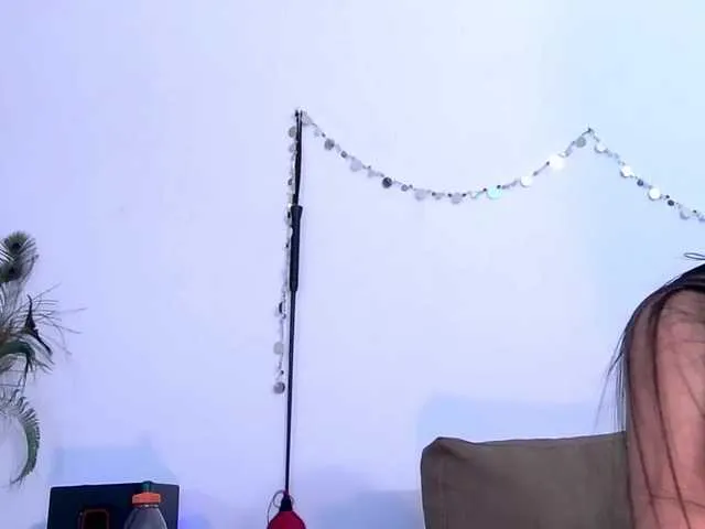 Live sex webcam photo for Mia-4u #277107999