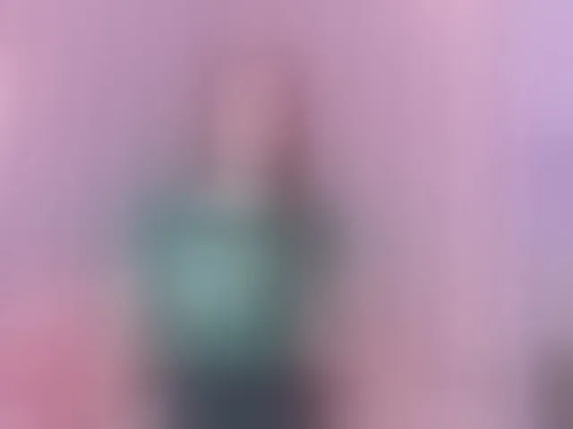 Live sex webcam photo for Mia-Anderson #293371033