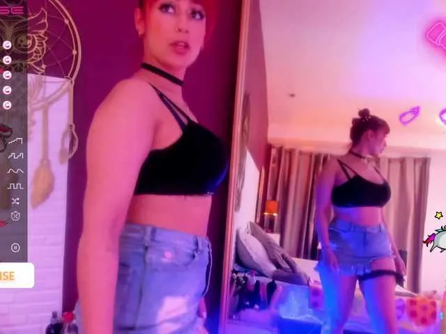 Live sex webcam photo for Mia-Bloom #288015545