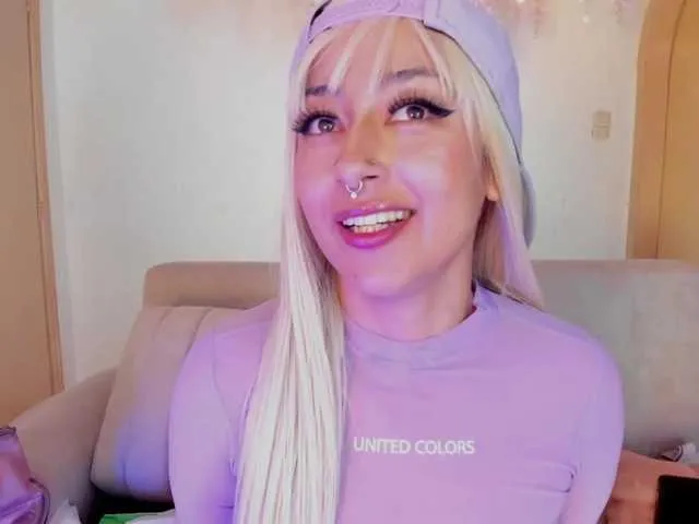 Live sex webcam photo for Mia-Bloom #291258573