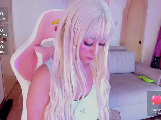 Live sex webcam photo for Mia-Bloom #291387875