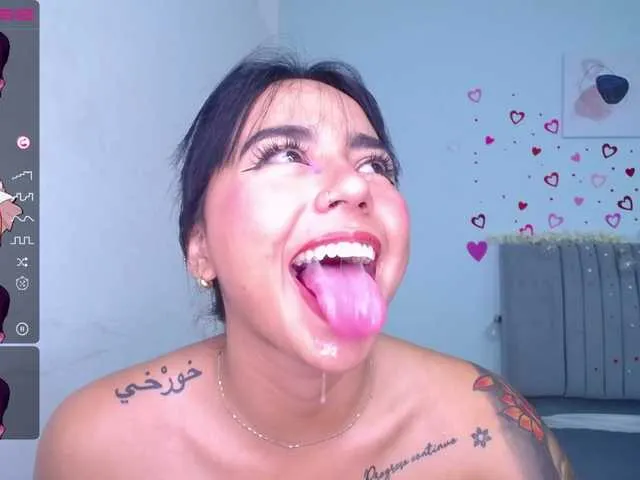 Live sex webcam photo for Mia-Caastro #276033828