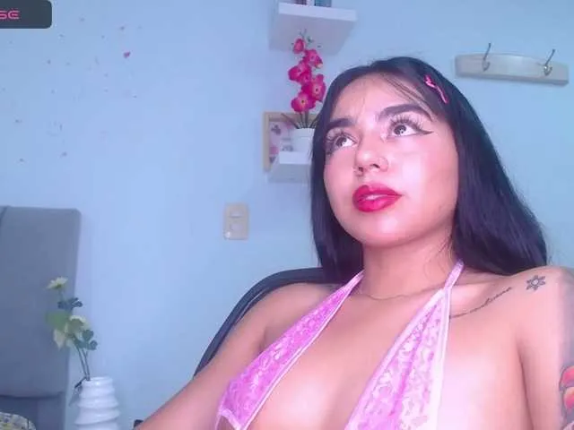 Live sex webcam photo for Mia-Caastro #276070542