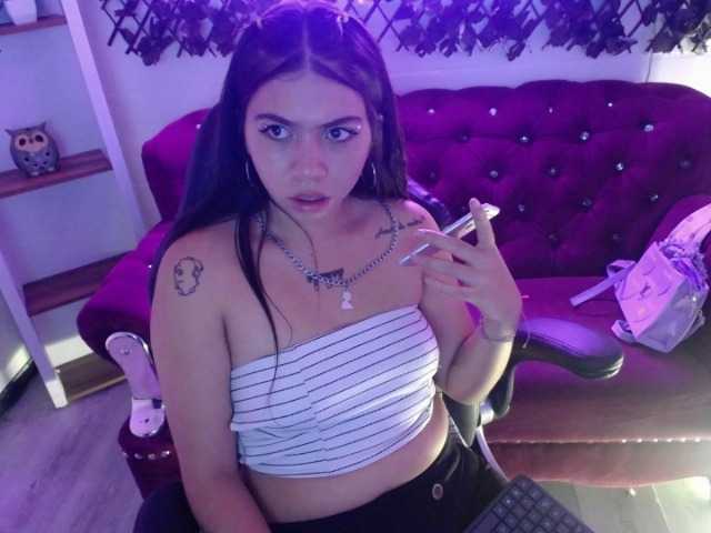 Live sex webcam photo for Mia-Cutiee- #277477719