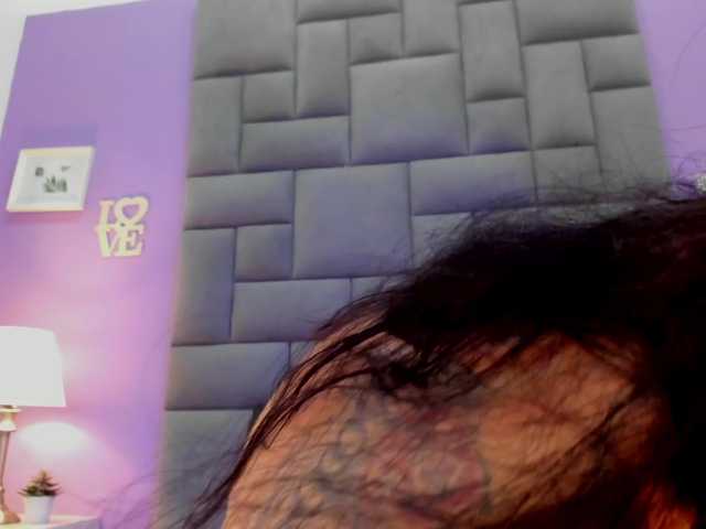 Live sex webcam photo for Mia-Evanns1 #275690402