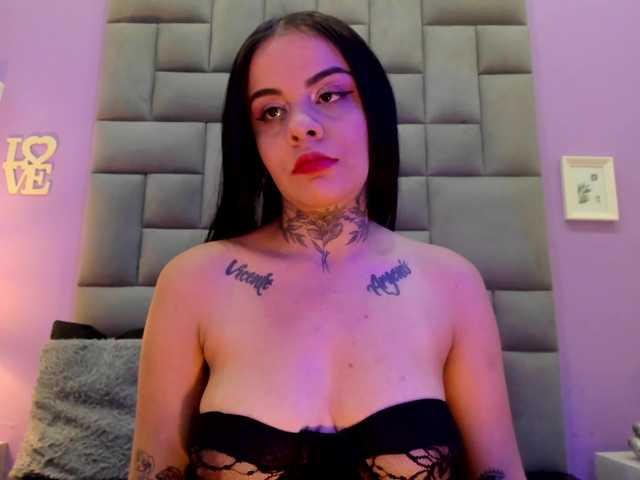 Live sex webcam photo for Mia-Evanns1 #275743625