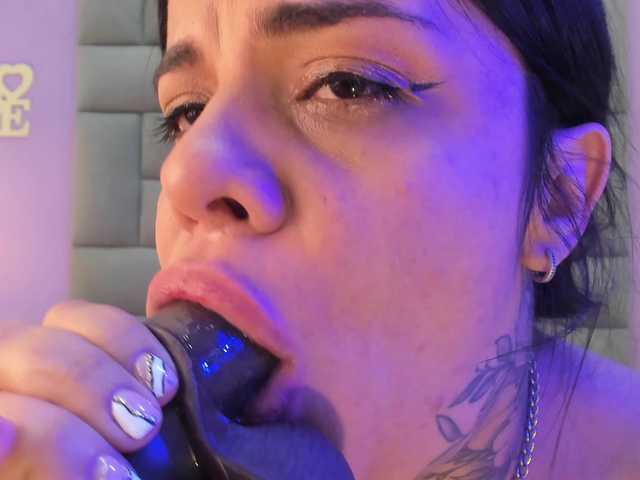 Live sex webcam photo for Mia-Evanns1 #276235608