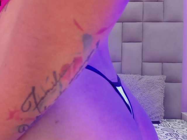 Live sex webcam photo for Mia-Evanns1 #276286207