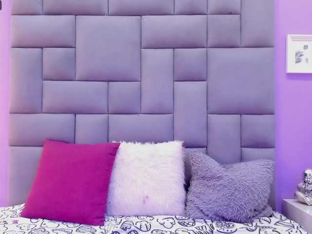 Live sex webcam photo for Mia-Evanns1 #276293526