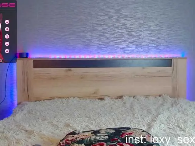 Live sex webcam photo for Mia-Jamesy #274310738