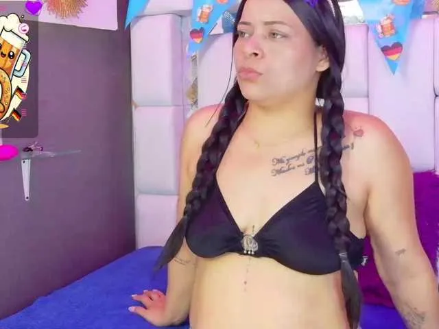 Live sex webcam photo for Mia-Miller #294249169