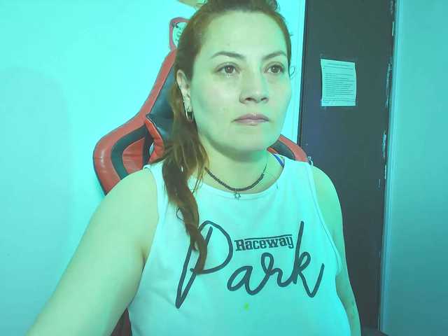 Live sex webcam photo for Mia-Peython #277700402