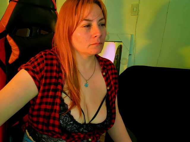 Live sex webcam photo for Mia-Peython #288883831