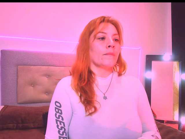 Live sex webcam photo for Mia-Peython #289948653