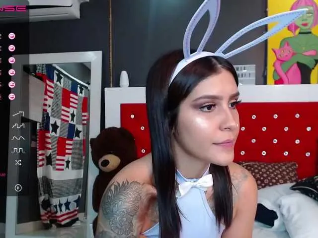 Live sex webcam photo for Mia-Rabbit #271693385