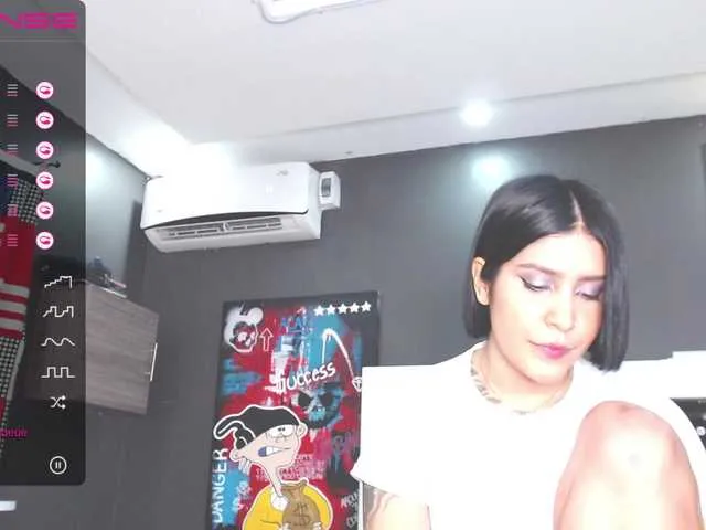 Live sex webcam photo for Mia-Rabbit #274372025