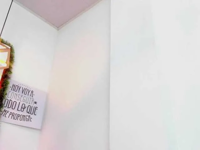 Live sex webcam photo for Mia-Spencer #271727522