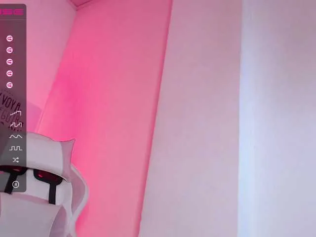 Live sex webcam photo for Mia-Spencer #272590882