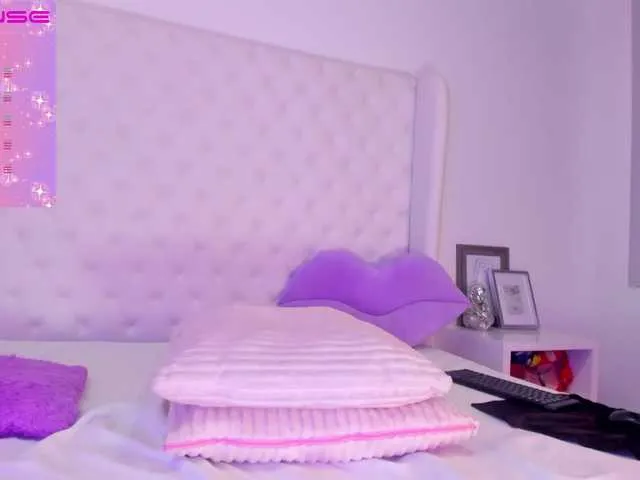 Live sex webcam photo for Mia-Starr #275520963