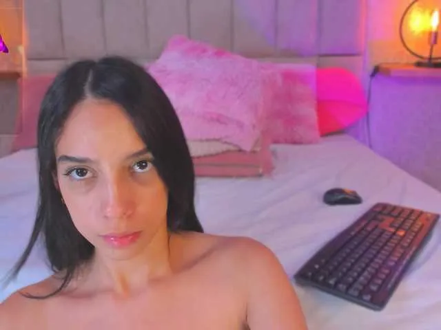 Live sex webcam photo for Mia-Starr #276903158