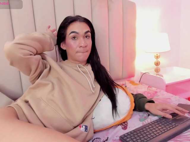 Live sex webcam photo for Mia-Thompson-1 #292077543