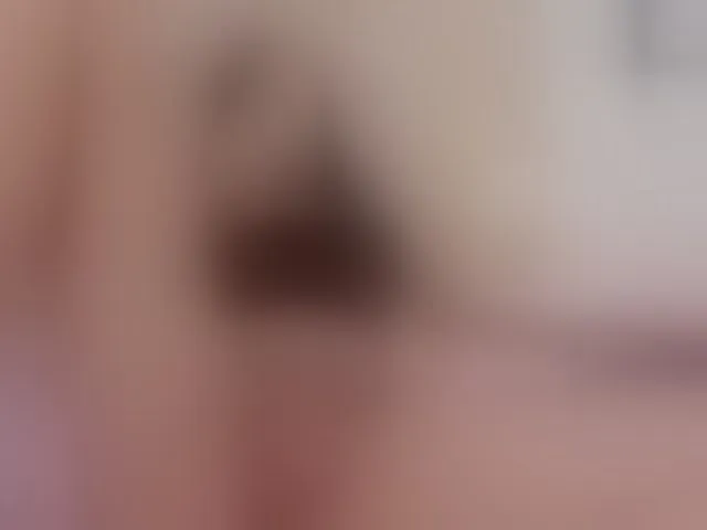 Live sex webcam photo for Mia-Thompson-1 #293927460