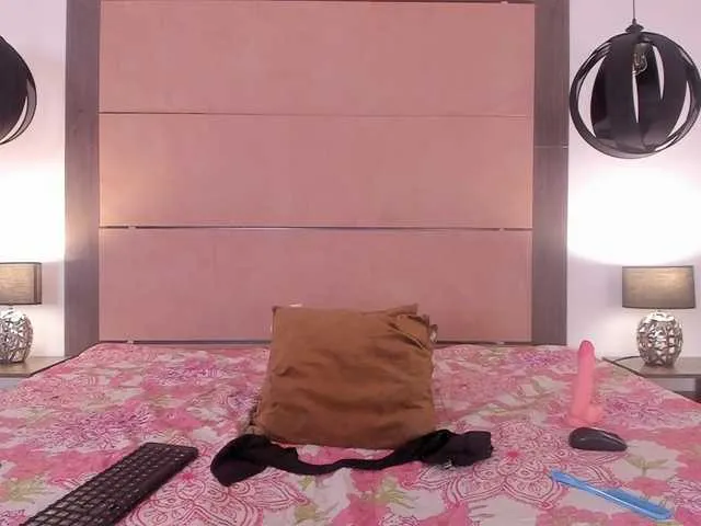 Live sex webcam photo for Mia-Vega #277476526