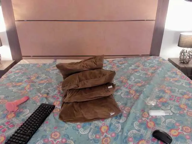 Live sex webcam photo for Mia-Vega #277550221