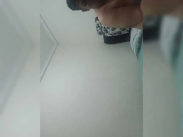 Live sex webcam photo for Mia-alejo06 #273737601