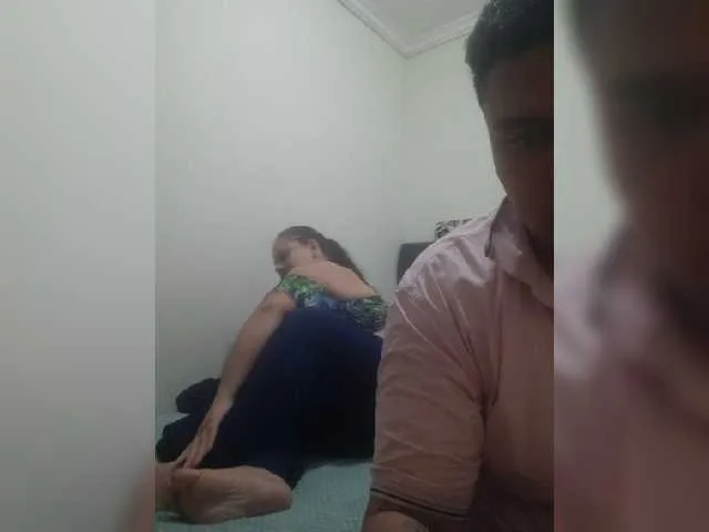 Live sex webcam photo for Mia-alejo06 #273800822