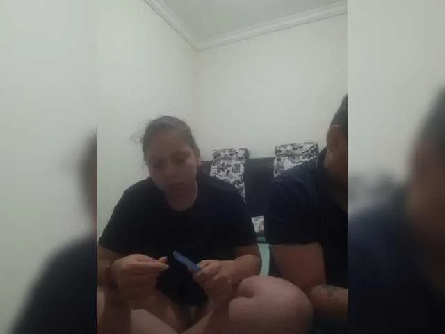 Live sex webcam photo for Mia-alejo06 #273809886