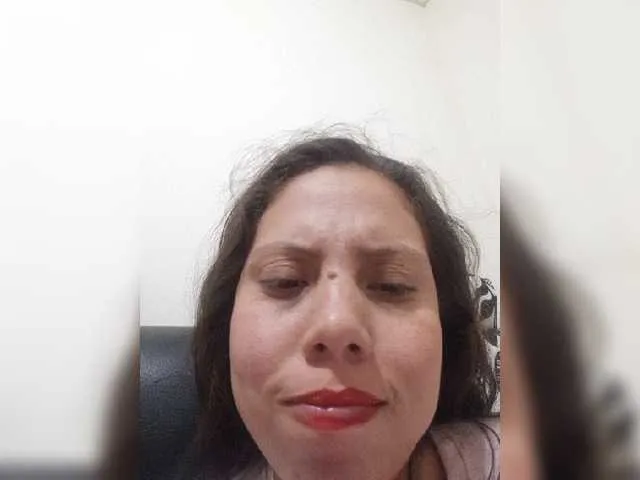 Live sex webcam photo for Mia-alejo06 #273895085