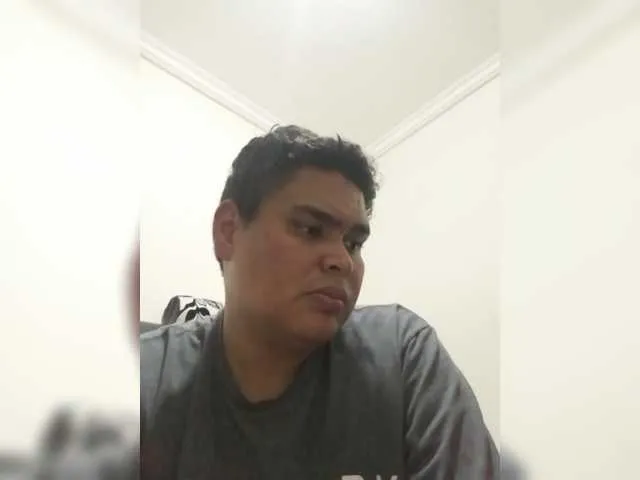 Live sex webcam photo for Mia-alejo06 #274101967