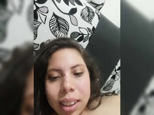 Live sex webcam photo for Mia-alejo06 #274582640