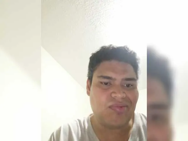 Live sex webcam photo for Mia-alejo06 #274849604