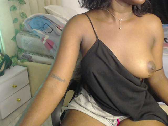 Live sex webcam photo for Mia-boobs #290636826