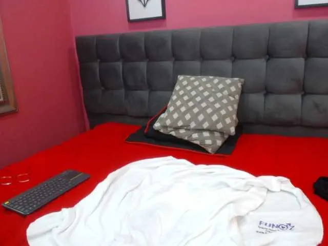 Live sex webcam photo for Mia-kell #273015119