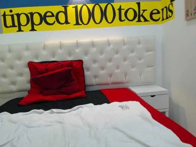 Live sex webcam photo for Mia-kell #273274372