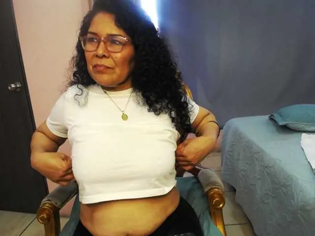 Live sex webcam photo for Mia-kell #274034388