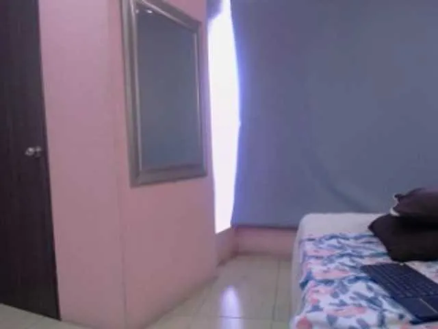 Live sex webcam photo for Mia-kell #274659471